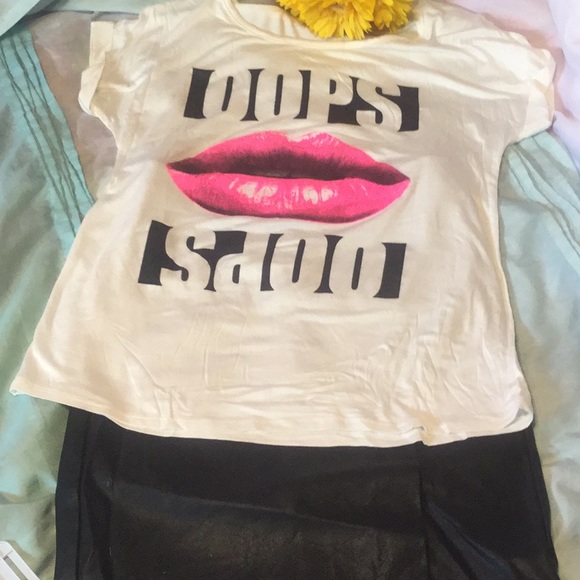 ❌DONATED❌Ivory Off White Graphic “Oops” Lips Print Tee Top - Picture 7 of 10